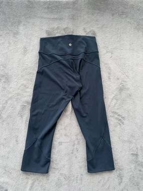 Lululemon In Movement Crop 19" Everlux Athletic Leggings, Black, Size 8